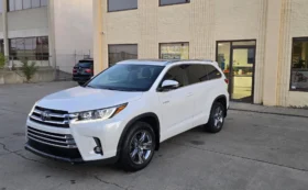 2019 Toyota Highlander Hybrid Limited AWD – 7 Passenger SUV