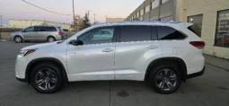 2019 Toyota Highlander Hybrid Limited AWD – 7 Passenger SUV