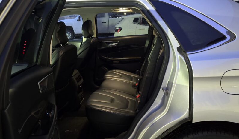 
								2015 Ford Edge Titanium AWD • 3.5L V6 • Panoramic Roof • No Accidents full									