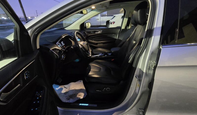 
								2015 Ford Edge Titanium AWD • 3.5L V6 • Panoramic Roof • No Accidents full									