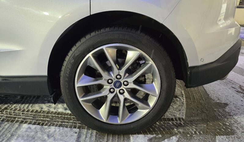 
								2015 Ford Edge Titanium AWD • 3.5L V6 • Panoramic Roof • No Accidents full									
