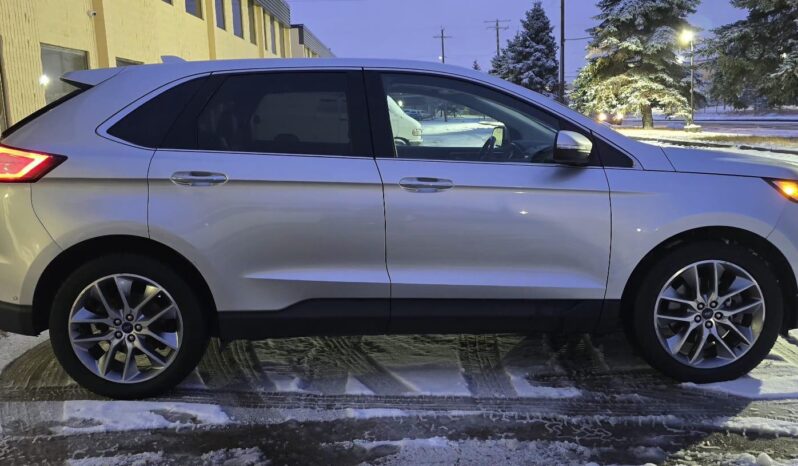 
								2015 Ford Edge Titanium AWD • 3.5L V6 • Panoramic Roof • No Accidents full									