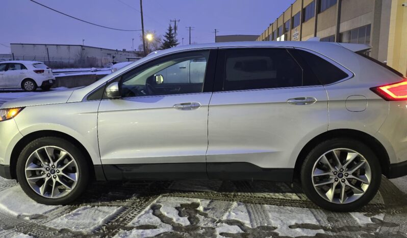 
								2015 Ford Edge Titanium AWD • 3.5L V6 • Panoramic Roof • No Accidents full									