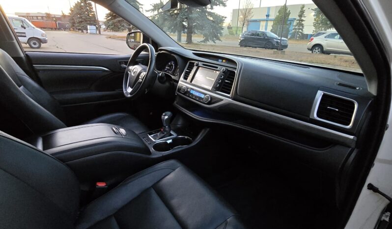 
								2019 Toyota Highlander Hybrid Limited AWD 7-Passenger full									